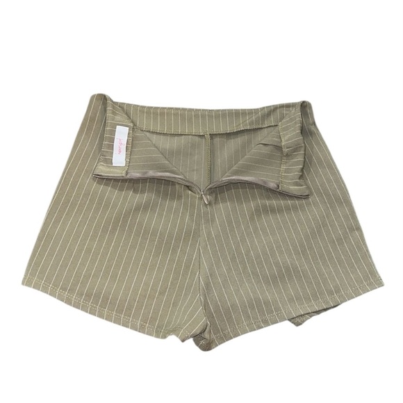 Henrigirl Women’s Tan Skorts with Subtle Pinstripes and Tailored Fit - Picture 5 of 6